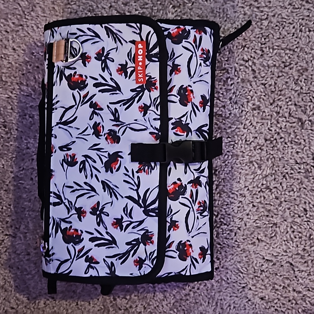 SKIP HOP diaper changing pad